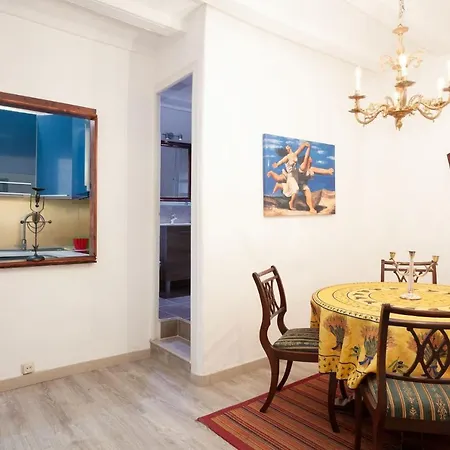 Esquirol Apartment