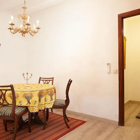Esquirol Apartment *